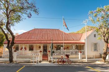 Kabbelrus B&B  & Rooi Donkie Eet Huisie: Die Malvahuisie B+B