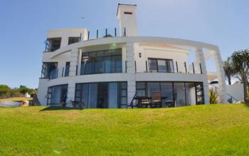 Fly me to the Moon Mossel Bay Guest House: Guesthouse Danabaai, Mossel Bay