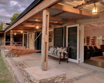 Camphor Tree Cottage: Garden Route Hoekwil Accommodation