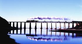 The famous Outeniqua Choo Tjoe on the Kaaimans Bridge